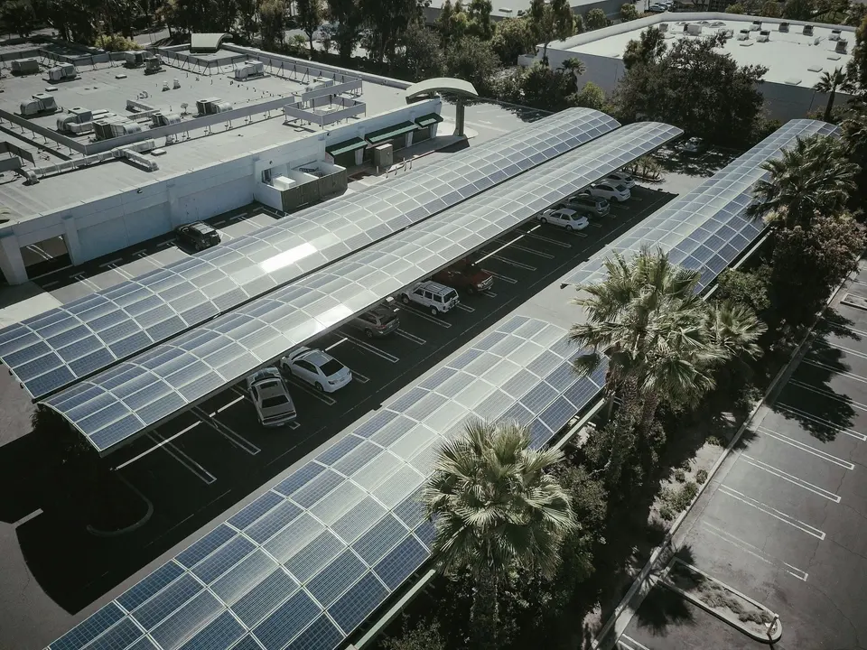 Kampüs otopark güneş çatısı